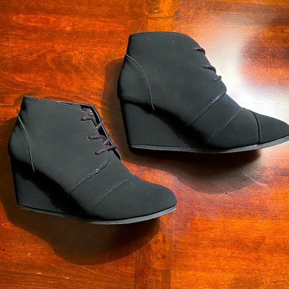 Y-NOT? GIRL’S FAUX SUEDE BLACK PLATFORM BOOTIES SIZE 3.5M - Picture 5 of 5